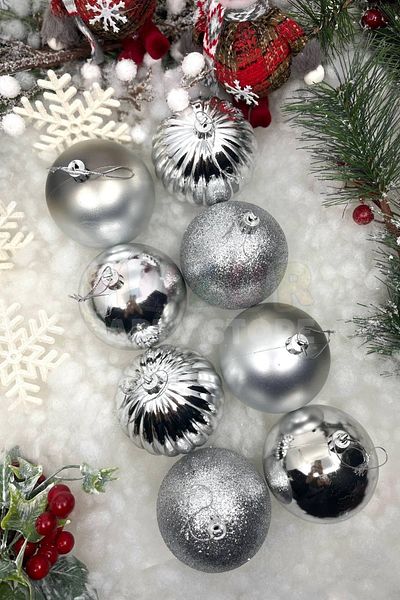 Huzur Party Store Σετ 8 Ασημί Χρώμα Cici Ball 8 εκ. Ασημί ματ γυαλιστερό ανάγλυφο γκρι ασημί Χριστουγεννιάτικο Πρωτοχρονιάτικο Στολίδι από ξύλο πεύκου