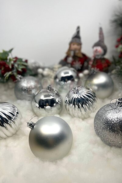 Huzur Party Store Σετ 8 Ασημί Χρώμα Cici Ball 8 εκ. Ασημί ματ γυαλιστερό ανάγλυφο γκρι ασημί Χριστουγεννιάτικο Πρωτοχρονιάτικο Στολίδι από ξύλο πεύκου