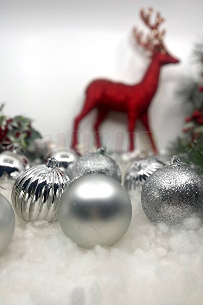 Huzur Party Store Σετ 8 Ασημί Χρώμα Cici Ball 8 εκ. Ασημί ματ γυαλιστερό ανάγλυφο γκρι ασημί Χριστουγεννιάτικο Πρωτοχρονιάτικο Στολίδι από ξύλο πεύκου