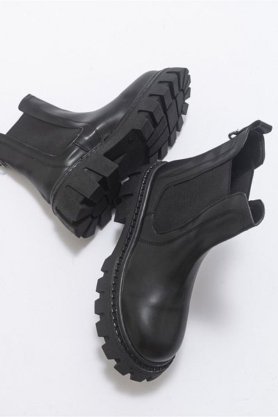 LuviShoes Чорні жіночі черевики Chap