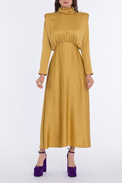 Qui Prive Vatkalı Uzun Saten Elbise - Balıkçı Yaka, Büzgü Detaylı