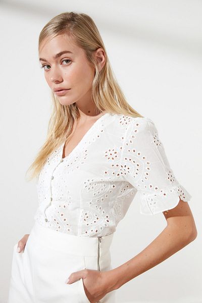 Trendyol Collection Vyšívaná halenka s krátkým rukávem Ecru - TWOSS20BZ1019