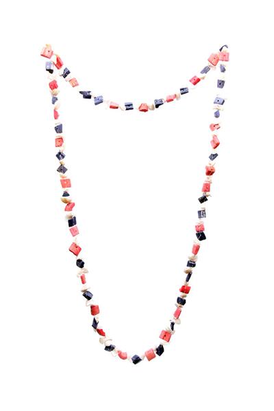 Rouge قلادة طويلة على شكل صدفة من الحجر الطبيعي باللون الوردي للنساء