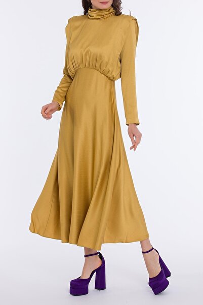 Qui Prive Vatkalı Uzun Saten Elbise - Balıkçı Yaka, Büzgü Detaylı