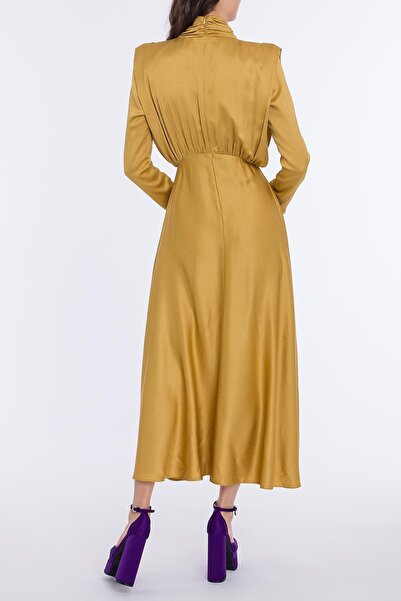 Qui Prive Vatkalı Uzun Saten Elbise - Balıkçı Yaka, Büzgü Detaylı