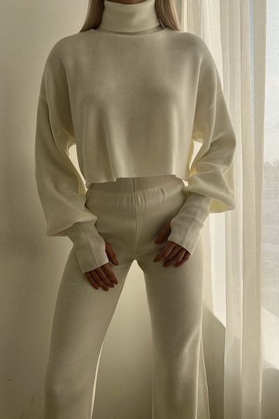 vuvutasarım Turtleneck hímzett rugalmas ekrü kötöttáru pulóver és magas derekú ekrü kötöttáru nadrág szett 015