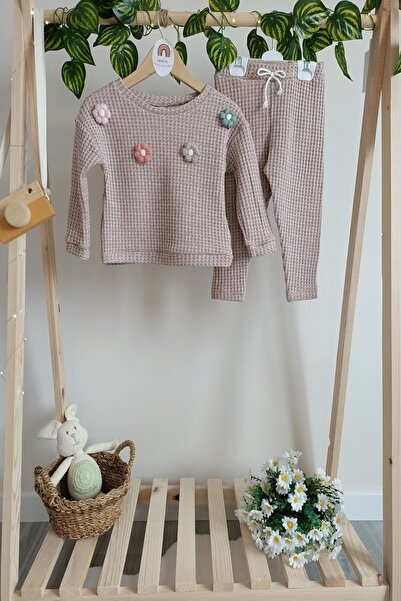 DFN Комплект от две части с бродирана текстурирана материя с цветя (подходящ за ясла/детска градина)