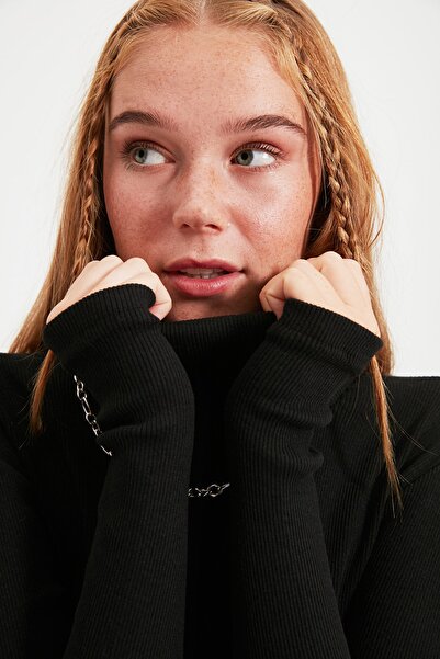 Trendyol Collection Μαύρη ελαστική πλεκτή μπλούζα με λεπτομέρεια που διασταλείει το δάχτυλο, με λεπτομέρεια που διασταλεί το δάχτυλο TWOAW21BZ0071