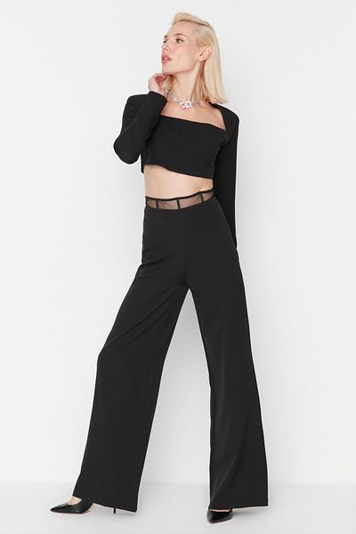 Trendyol Collection Schwarze Hose mit detaillierter Taille TPRAW23PL00021