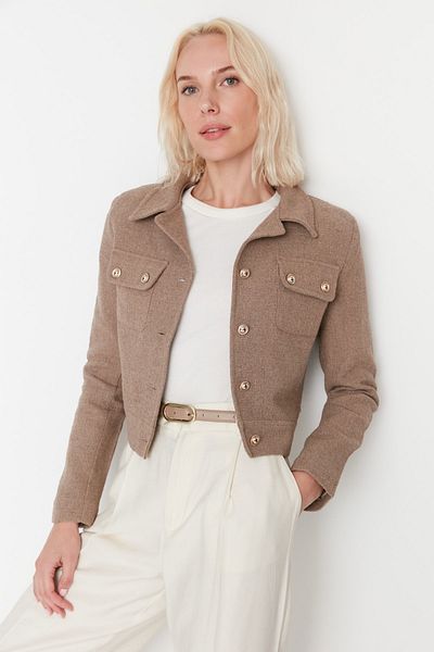 Trendyol Collection Braune, taillierte, kurze Webjacke TWOAW23CE00252