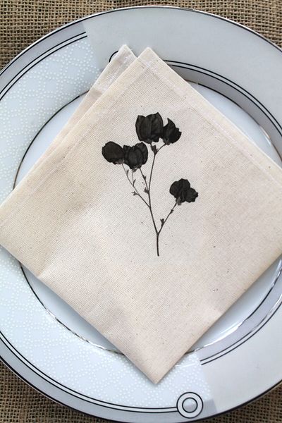 Emtory Home 6 Pieces Black Rose Natural Linen Serving Napkin