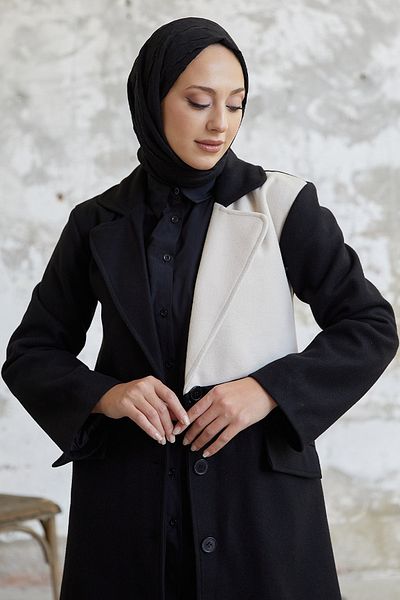 InStyle Ferisa dvoubarevný lemovaný kešu kabát - černá \ béžová