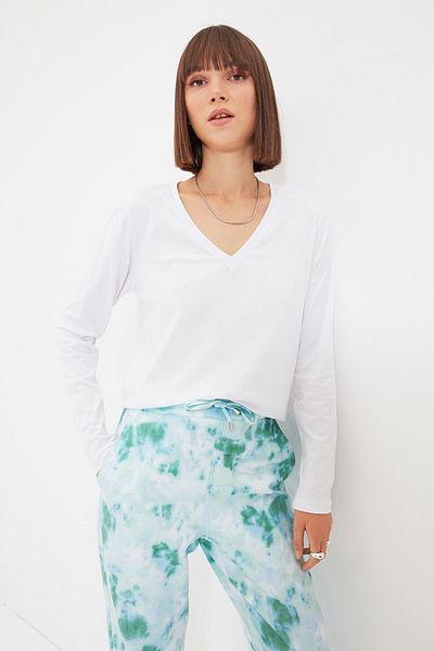 Trendyol Collection White 100% Cotton Regular/Normal Fit Basic V-Neck Long Sleeve Knitted T-Shirt TWOAW21TS0099