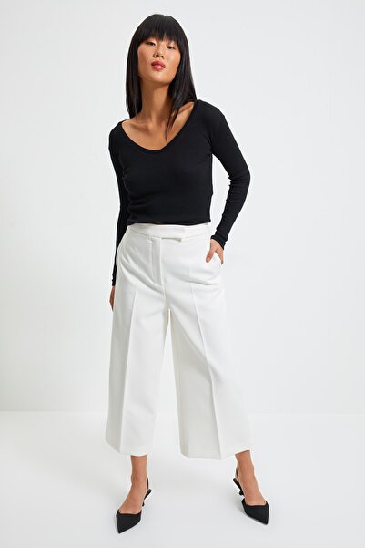 Trendyol Collection Fekete-fehér 2 csomagos Crop illeszkedő V-nyakú bordázott rugalmas kötött blúz TWOAW22BZ0129