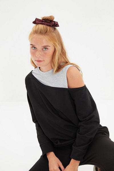 Trendyol Collection Black Boat Neck Detailní Color Block Regular/Regular Fit Tenká pletená mikina TWOAW22SW1119