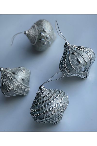 QUEEN AKSESUAR Imported Luxury Collectible New Year New Year Authentic Glitter Embroidered 2-Piece Pine Tree Ornament Silver Spinning Top