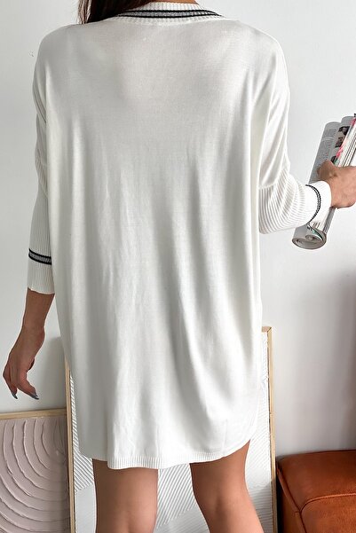 FEMELLE Women's White V-Neck Standard Size Oversize Loose Knitwear Tunic with Glitter Stripe Detail on Collar and Wrist