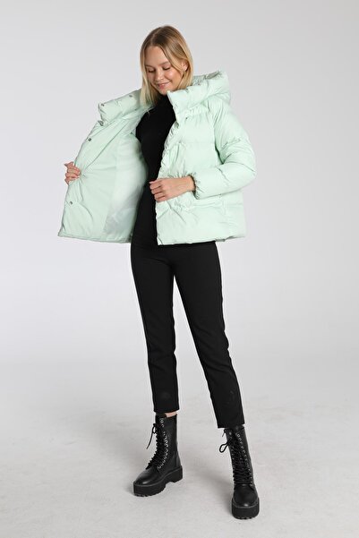 PIQUE Kapüşonlu Çıt Çıt Kapamalı Fermuarsız Rahat Kalıp Şişme Mont