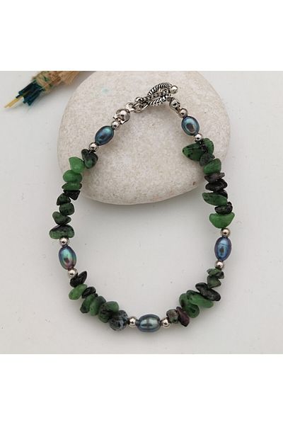 Stoneage Emerald And Black Pearl Healing Bracelet