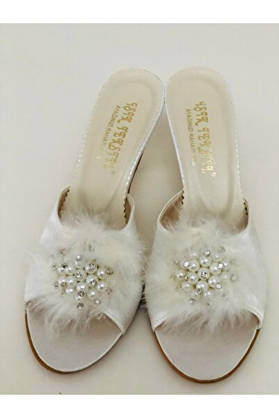 Işık Tekstil شبشب منزلي نسائي - كعب مهر كريمي فروي