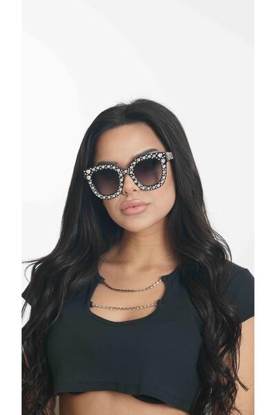 Angel Eyes نظارة شمسية نسائية إطار مربع قلب مطرز إطار أسود زجاج أسود