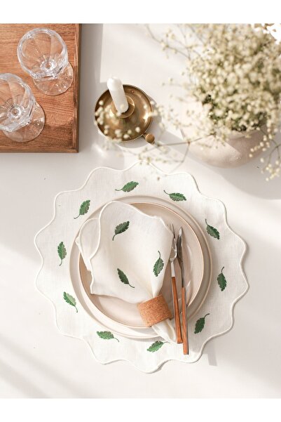 KM Home Collection 4'lü Set Yaprak Işlemeli Yuvarlak Keten Amerikan Servis