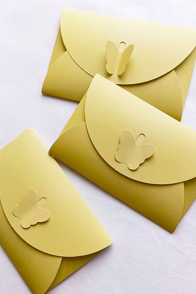 Dekorden Yellow Invitation Envelope with Butterfly Clasp