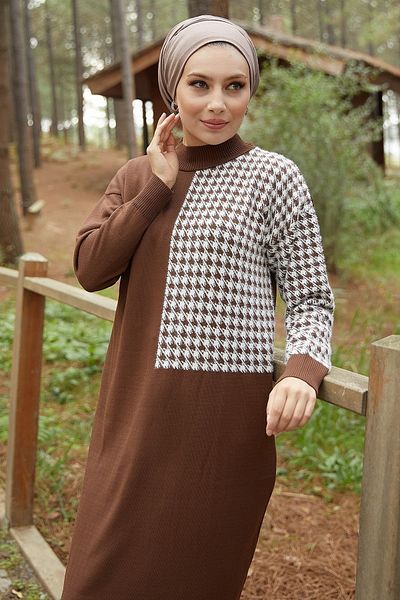 InStyle Pletené šaty se vzorem Amelya Sleeve Houndstooth - Hořce hnědé