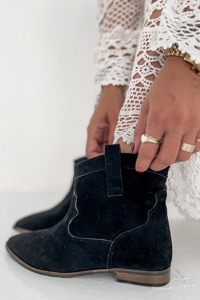 Shoebutik Μποτάκια Hillary Black Suede