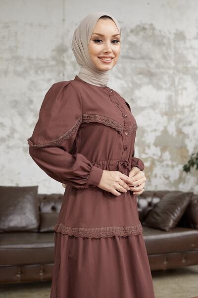 InStyle Sukienka hidżab z gipiurą i rękawami balonowymi - Gorzki Brąz