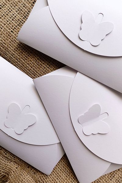 Dekorden Invitation Envelope with Butterfly Clasp