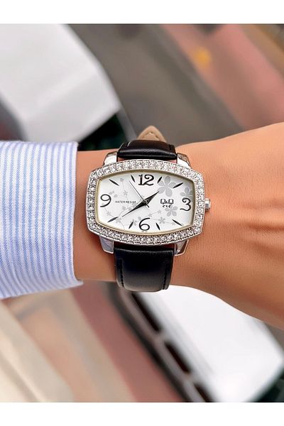 Q&Q Women's Wristwatch Leather Cord Waterproof