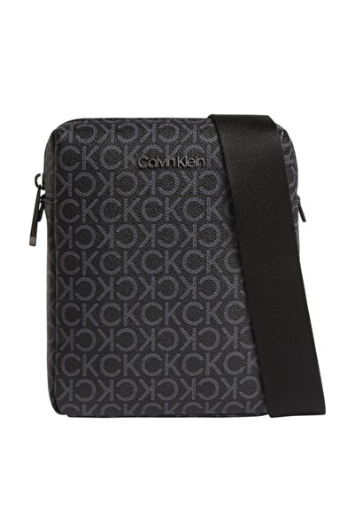 Calvin Klein حقيبة ماسنجر سوداء من البوليستر Ck Must Mono Reporter S