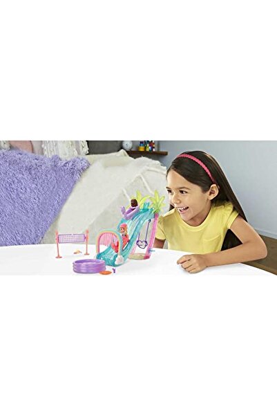 Polly Pocket Eğlenceli Su Parkı Oyun Seti, Polly Bebek (7 Cm), Kaydırak Dahil 15 Aksesuar, Havuz, V