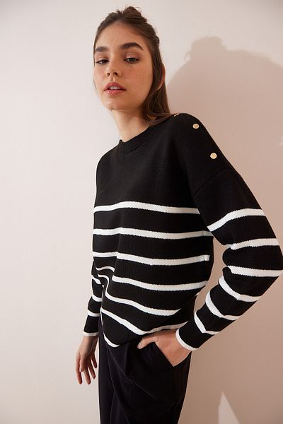 Happiness İstanbul Pulover de damă din tricot cu dungi negre cu nasturi LX00043