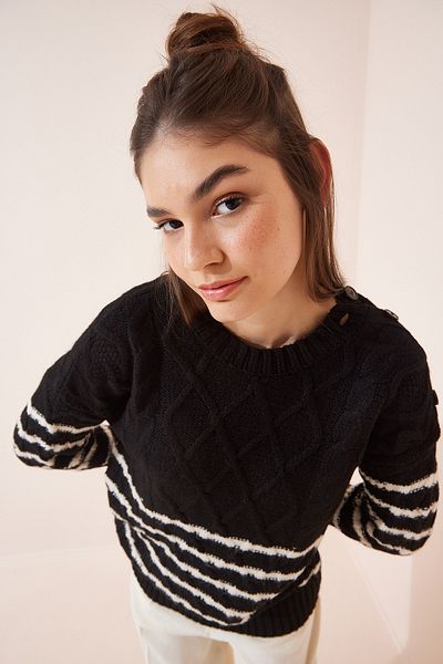 Happiness İstanbul Pulover de damă din tricot cu dungi cu umăr negru cu nasturi LX00039