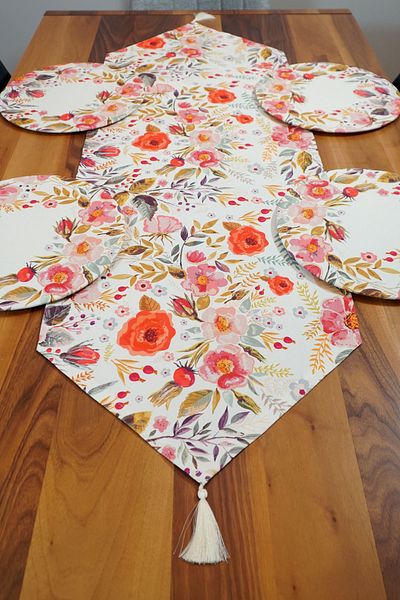 Viemso Pomegranate Flower Patterned Special Design Runner, Set of 4 Saucers