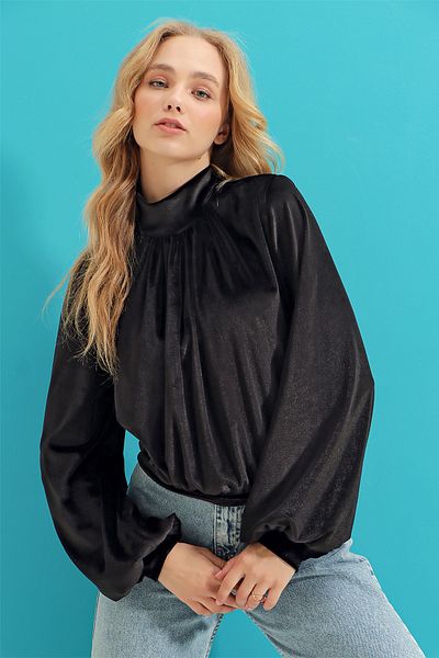 Trend Alaçatı Stili Schwarze Damenbluse aus Samt mit hohem Kragen vorne und detailliertem Raffen ALC-X9375