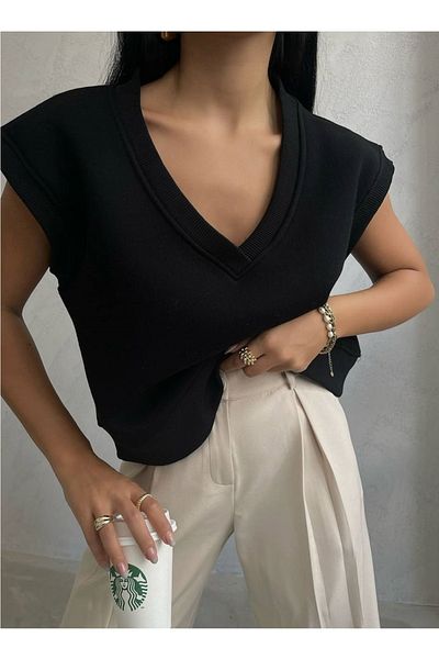 lovebox Women's V-Neck Sleeveless Black Sweater 11526