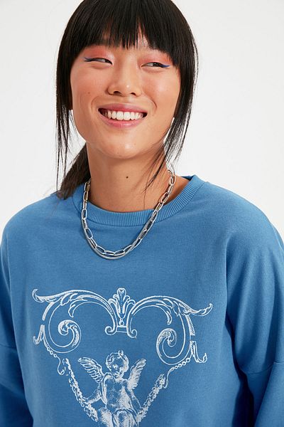 Trendyol Collection Πλεκτό φούτερ με μπλε στάμπα μεγάλου μεγέθους TWOAW22SW0701