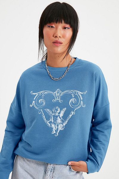 Trendyol Collection Πλεκτό φούτερ με μπλε στάμπα μεγάλου μεγέθους TWOAW22SW0701