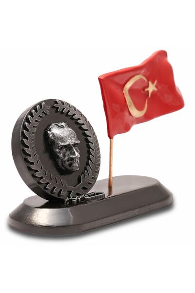 Gift Garden Çelenk Içinde Atatürk Temalı Masa Üstü Biblo