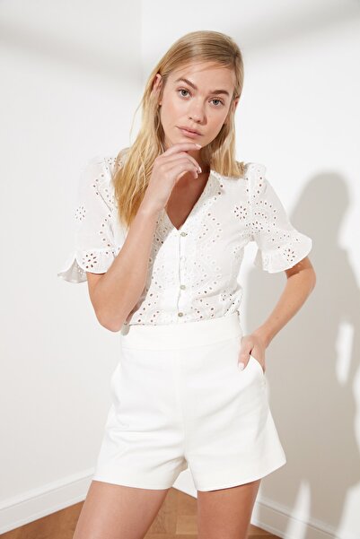 Kolekcia Trendyol Vyšívaná blúzka s krátkym rukávom Ecru - TWOSS20BZ1019