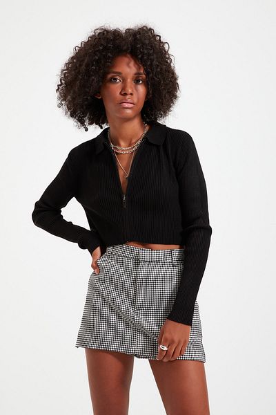 Trendyol Collection Czarny, dzianinowy kardigan zapinany na zamek TWOAW21HI0154