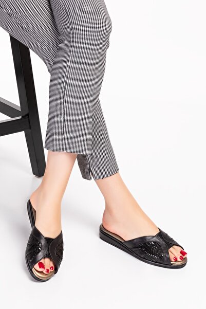 Akgün Terlik Kadın Siyah Hakiki Deri Şık Rahat Ev Terliği