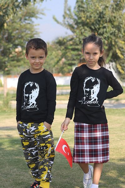 Çiggo Kids Tricou unisex din bumbac pentru copii cu mânecă lungă cu imprimeu Ataturk negru
