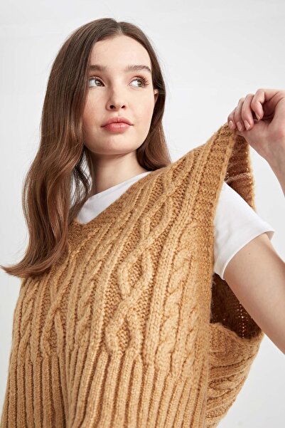 DeFacto Regular Fit V-Neck Vest