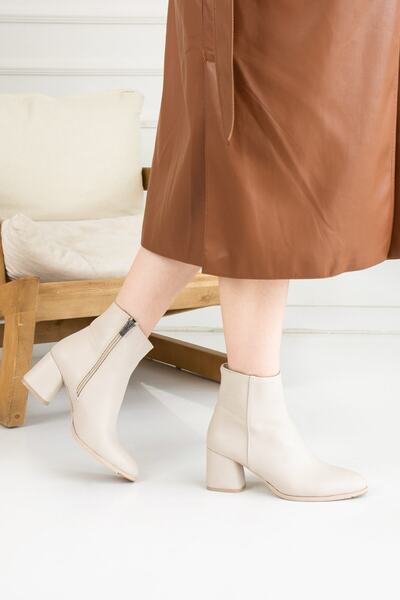 İmerShoes Günlük Kadın Bej Bot Fermuarlı Kürk Astarlı Kalın Yüksek Topuklu Tırtıklı Taban Bootie 2001