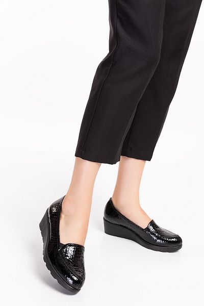 Akgün Terlik Încălțăminte neagră de damă din piele naturală din piele lăcuită, elegantă, confortabilă