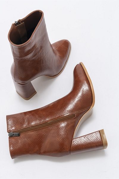 LuviShoes Damen-Stiefel mit Absatz in Jewel Tan Print